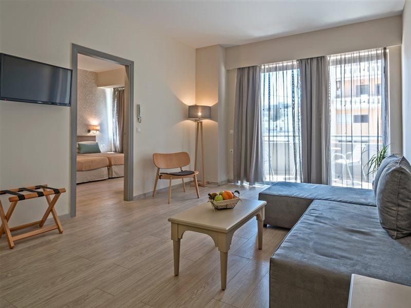 Icarus Suites & Apartments By "Lefkoniko" 罗希姆诺 外观 照片